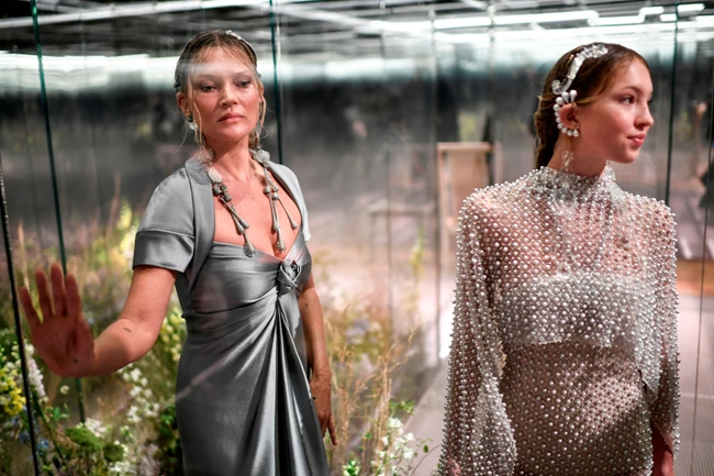 Kate & Lila Moss | Μητέρα και κόρη μαζί για πρώτη φορά στην πασαρέλα