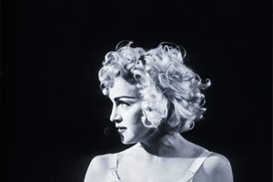 Madonna | Η συνάντηση με την Pamela Anderson επί σκηνής