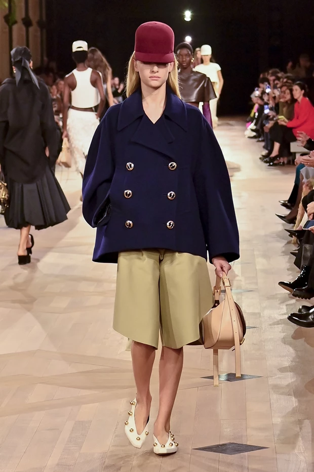 Παλτό και βερμούδα Balenciaga SS26 Pierpaolo Piccioli