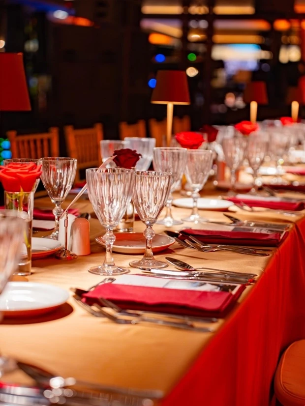 Celebrate in style | Ένα dinner party γεμάτο γεύση και λάμψη, με την υπογραφή Intercatering