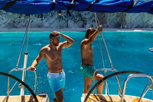 "Σε αυτόν τον ελληνικό παράδεισο αγόρασε εξοχικό ο Tom Hanks": Τα γαλλικά media αποθεώνουν την Αντίπαρο