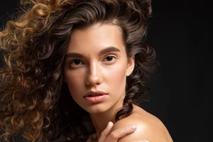 3 λάθη που προκαλούν κηλίδες στο δέρμα