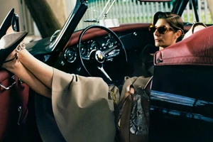 Η συλλογή με συλλεκτικές Judith Leiber τσάντες που φέρνει το Moda Operandi