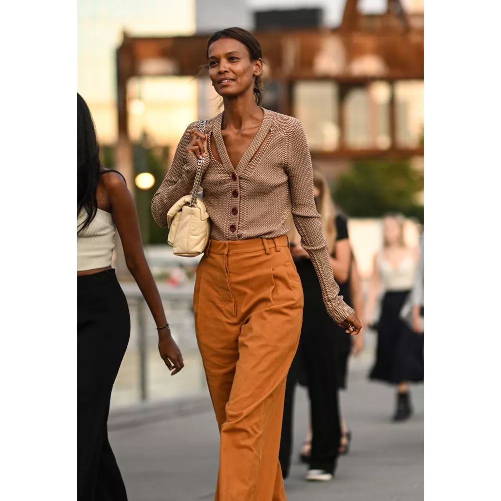 Ζακέτα φορεμένη ως τοπ