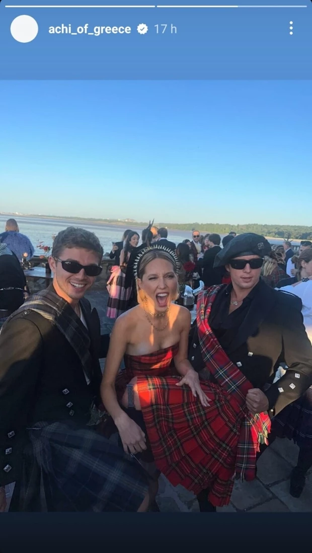 Κωνσταντίνος Αλέξιος Ντε Γκρες | Με σκωτσέζικο κιλτ σε κάστρο για τα γενέθλια της Ηλέκτρας Νιάρχου