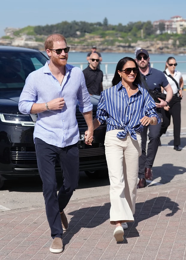 Το ελληνικό DNA πίσω από τη chic τσάντα που κράτησε η Meghan Markle στην Αυστραλία - Πώς τη φόρεσε