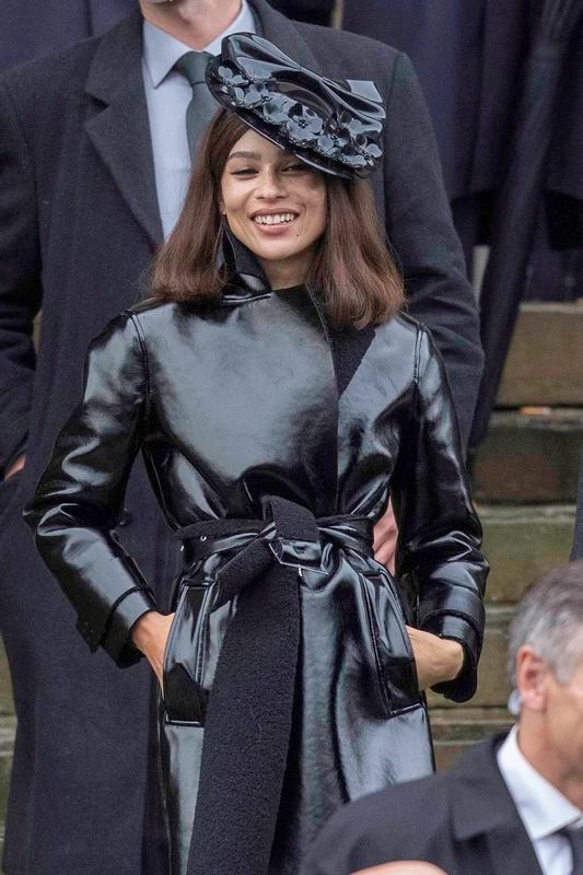 Η Zoë Kravitz με total leather look για τον ρόλο της στη νέα ταινία Batman