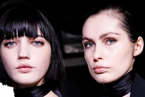 Αυτό το χρώμα στη mascara "μαλακώνει" τις ρυτίδες γύρω από τα μάτια