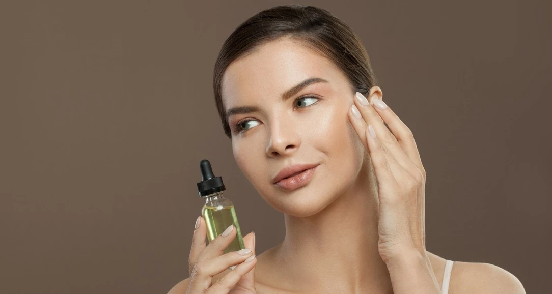 Τα καλύτερα έλαια τριαντάφυλλου για μια πιο σφριγηλή και ελαστική επιδερμίδα