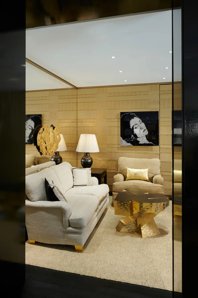Η εμβληματική μπουτίκ της Chanel στo n°18 της Place Vendôme