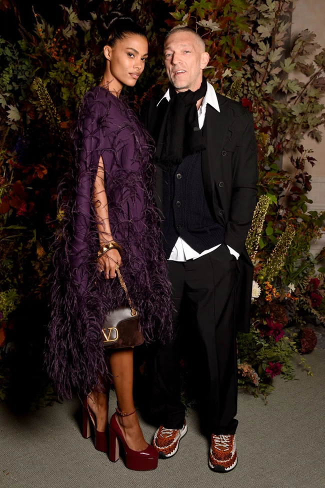 O Vincent Cassel και η Tina Kunakey ήταν το πιο στιλάτο ζευγάρι της PFW