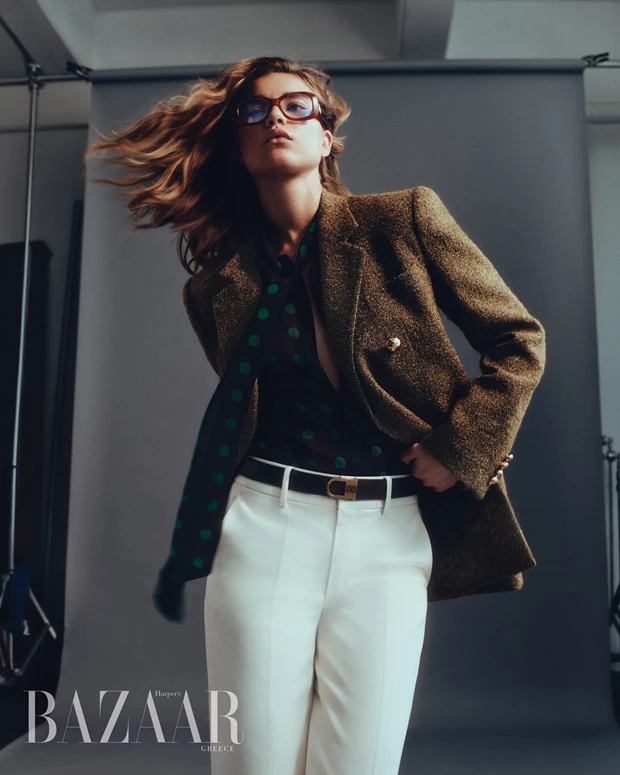 H Meghan Roche φωτογραφίζεται αποκλειστικά για το Harper's Bazaar Greece