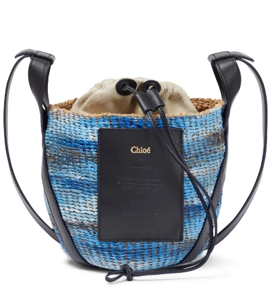 Tie-dye λινή και raffia bucket bag Chloé, Exclusive to Mytheresa.