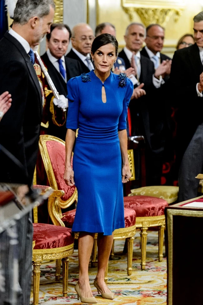 Βασίλισσα Letizia | Με μπλε Carolina Herrera στην ιστορική στιγμή της οικογένειας