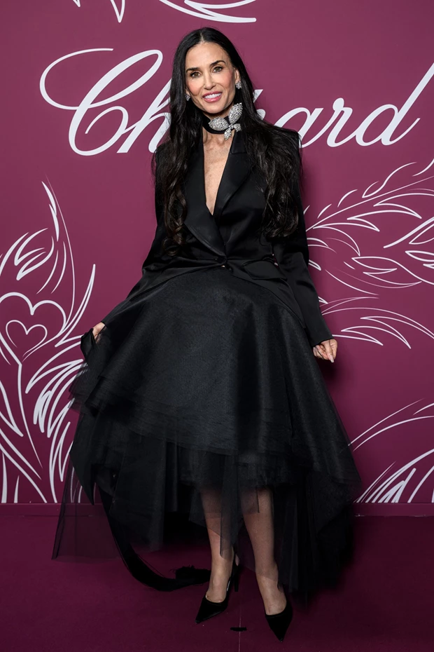 Η Demi Moore με μαύρο couture φόρεμα στο Chopard gala