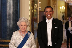 Η επιστολή της βασίλισσας Ελισάβετ στην 1 έτους Jalayne που ντύθηκε σαν εκείνη στη γιορτή του Halloween