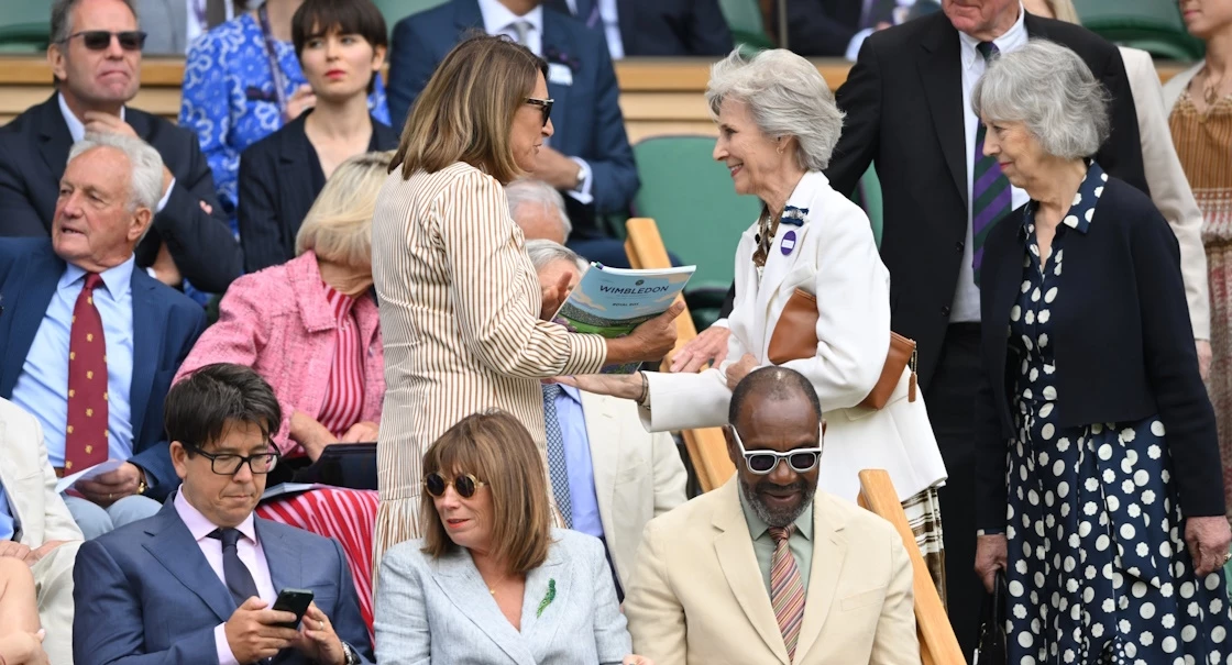 Πριγκίπισσα Βεατρίκη | Η οικογενειακή εμφάνιση με τη μικρή Αθηνά, τη Sienna και τον θετό της γιο