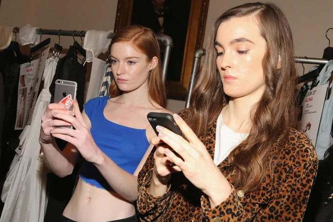 Beauty phone tech neck