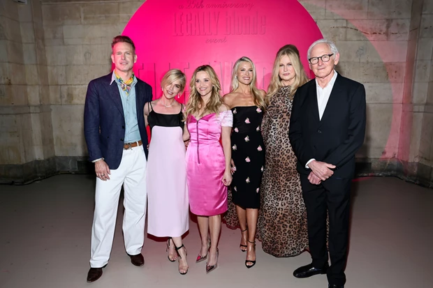 Οι happy εμφανίσεις των Witherspoon, Coolidge, Blair στην 25η επέτειο του "Legally Blonde" στη Νέα Υόρκη
