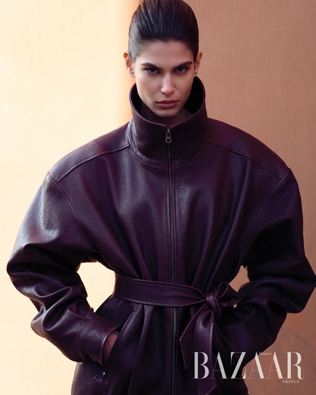 Η Ανθή Φακιδάρη φωτογραφίζεται αποκλειστικά για το Harper's Bazaar Greece