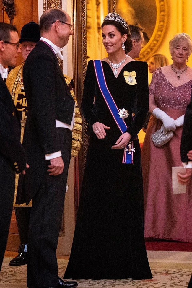 Το εντυπωσιακό βελούδινο φόρεμα της Kate Middleton
