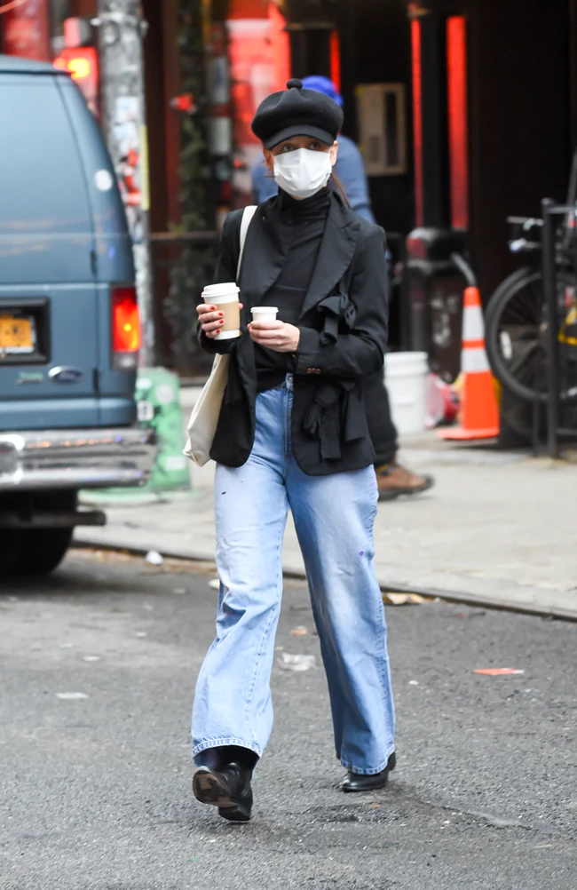 Get the style | H "Emily in Paris" εμφάνιση της Katie Holmes