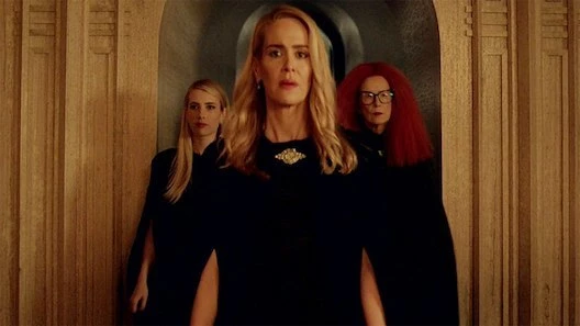 Η μητέρα της Emma Roberts αποκάλυψε κατά λάθος την εγκυμοσύνη της κόρης της