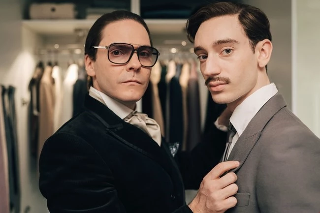 Becoming Karl Lagerfeld | Οι πρώτες εικόνες και το τρέιλερ της σειράς