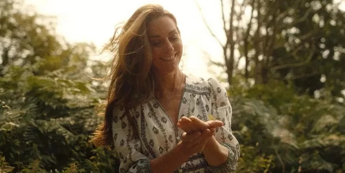 Βασίλισσα Ελισάβετ | Το αναπάντεχο μέρος από όπου προέρχονταν τα λουλούδια για τα καπέλα της