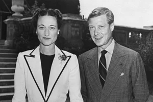 Marilyn Van Derbur | Η μόνη Miss America στην ιστορία που δημοπρατεί το στέμμα της