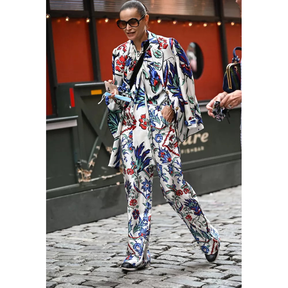 Εμπριμέ κοστούμι