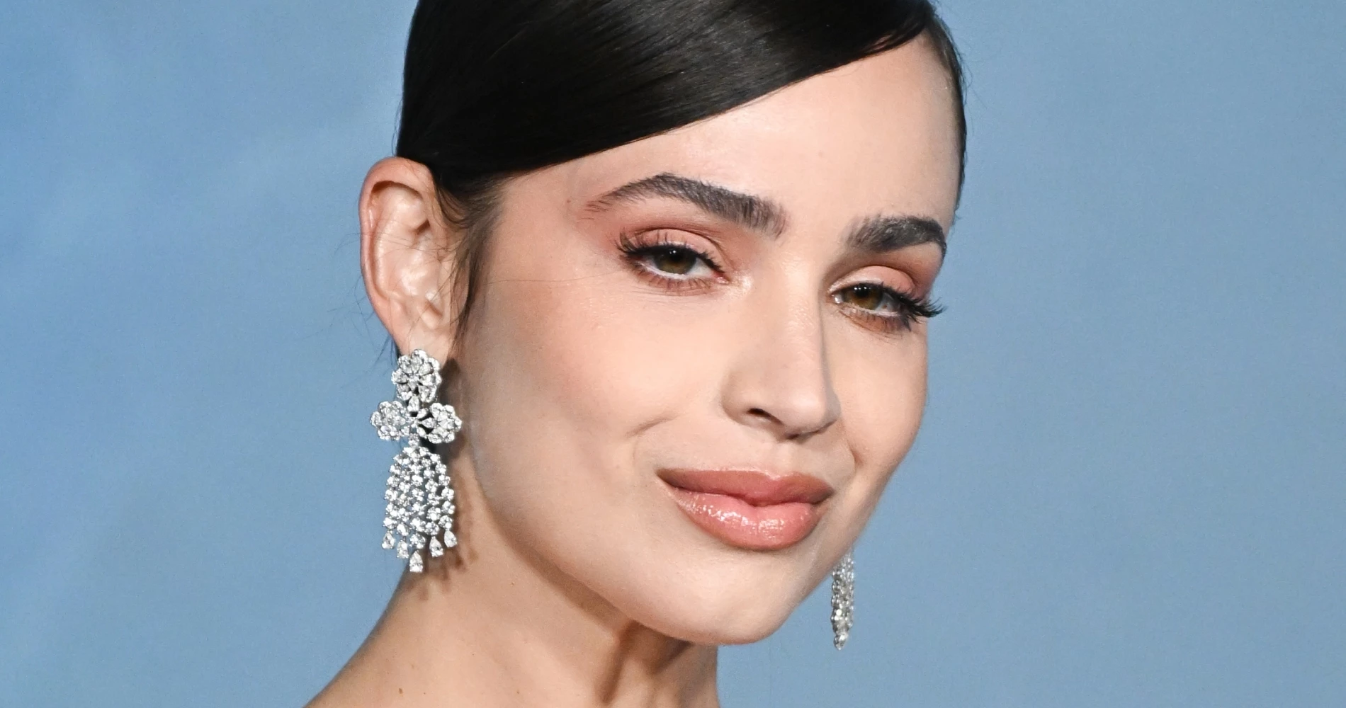 Το ανάλαφρο lip gloss με άρωμα κεράσι που θα γίνει η νέα σας beauty εμμονή