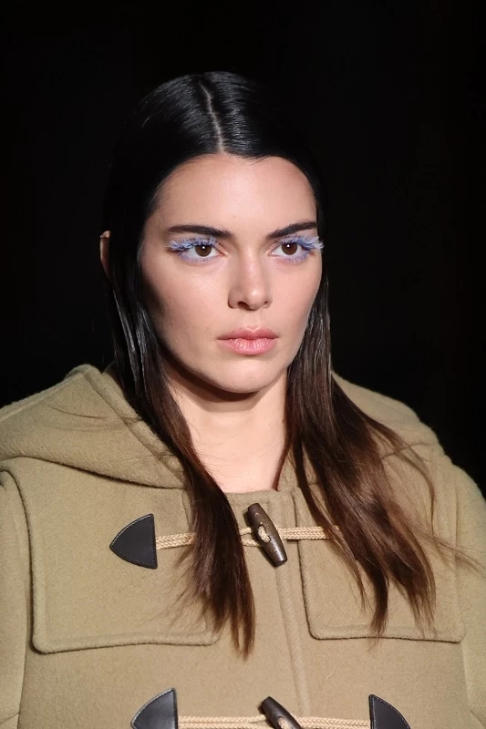 χρωματιστή mascara