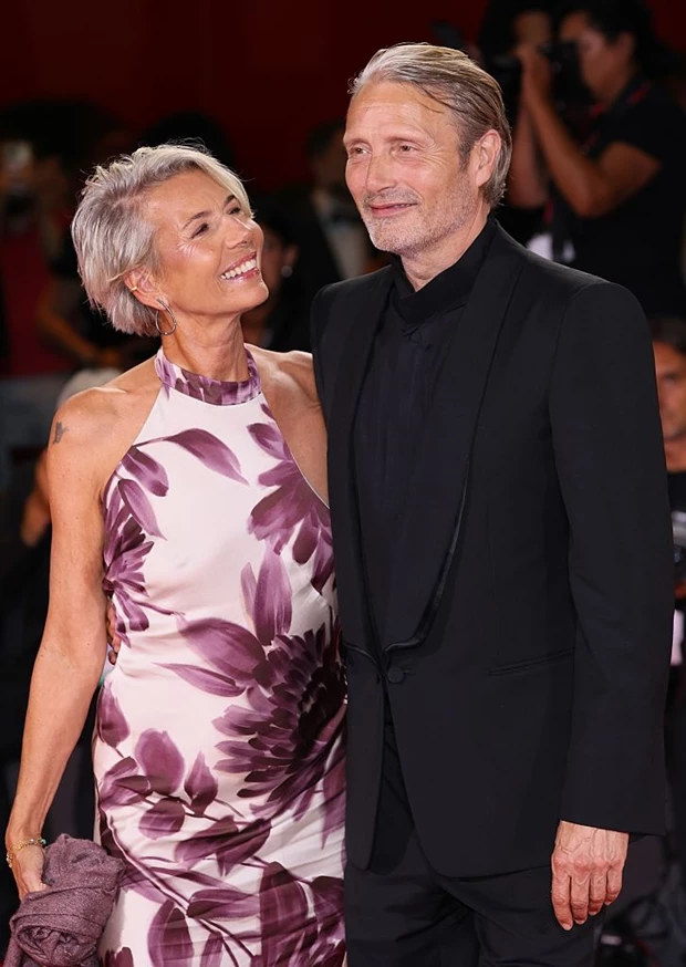 Mads Mikkelsen & Hanne Jacobsen | Σπάνια εμφάνιση στην πρεμιέρα της ταινίας "The Last Viking" στο Φεστιβάλ Κινηματογράφου της Βενετίας