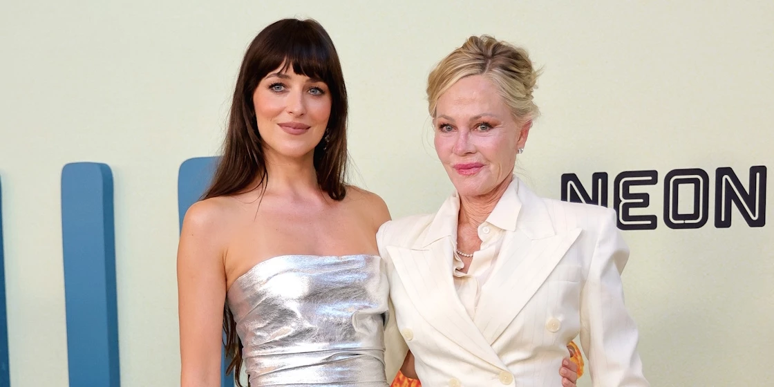 Η Dakota Johnson με τη μητέρα της Melanie Griffith στο κόκκινο χαλί