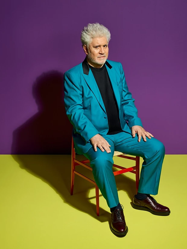 Κινηματογραφική γοητεία | Για τη νέα της συλλογή η Roche Bobois συνεργάζεται με τον Pedro Almodóvar και τη Rossy de Palma