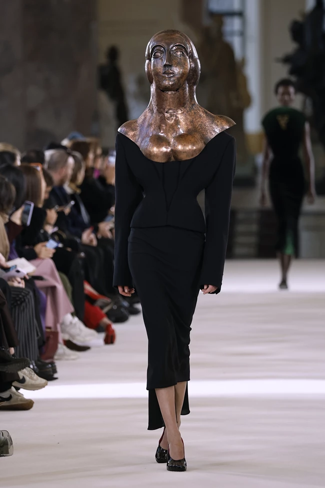 Schiaparelli Haute Couture SS23