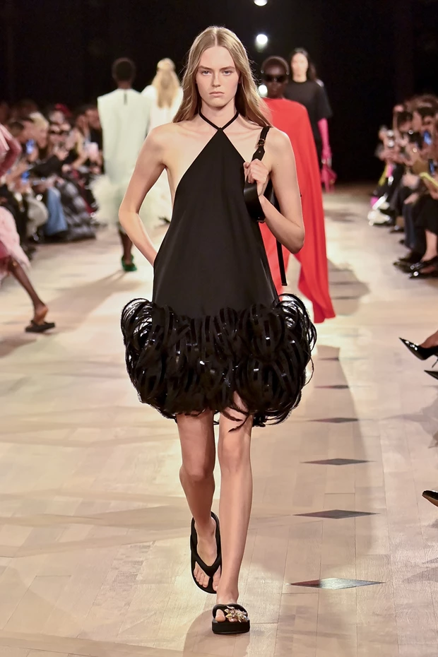 Φόρεμα Balenciaga SS26, ντεμπούτο συλλογή Pierpaolo Piccioli