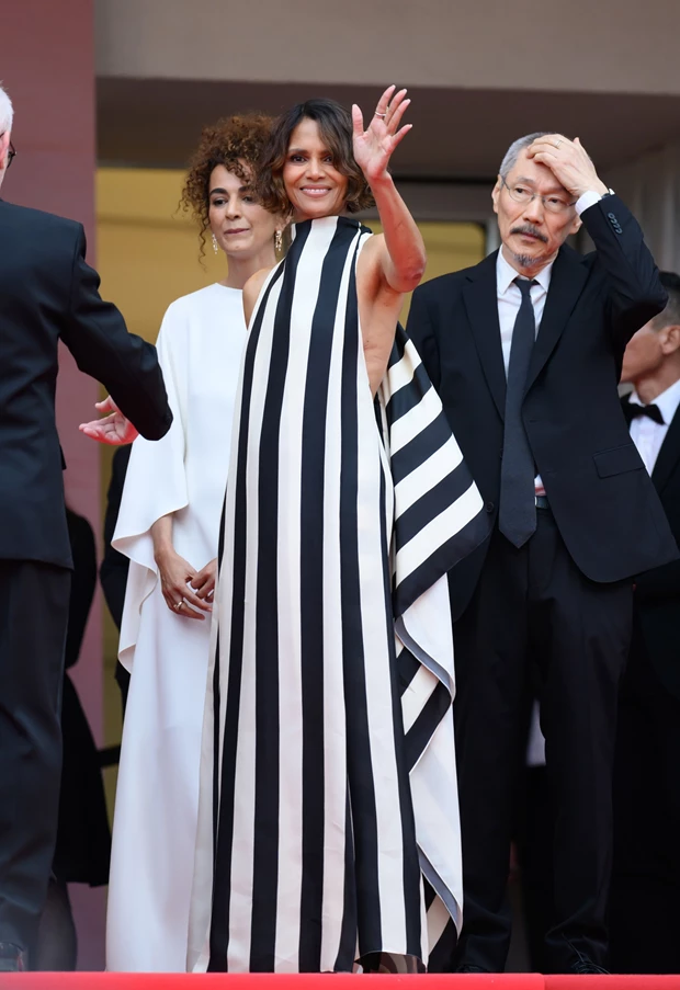 Η Halle Berry με Jacquemus