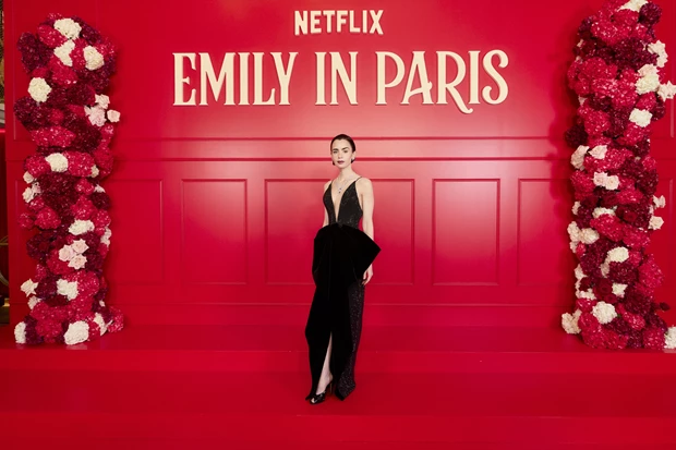 Στην πρεμιέρα του νέου κύκλου του Emily in Paris στην πόλη του Φωτός