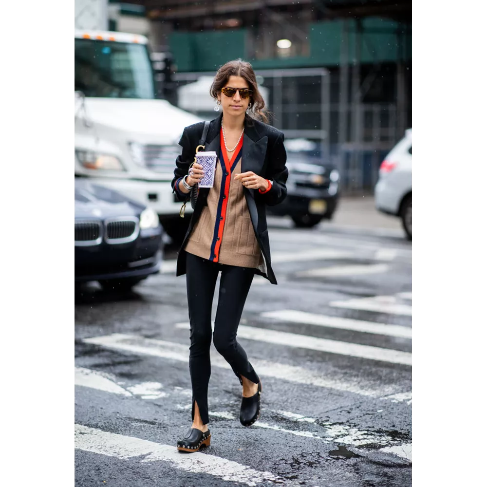 Με leggings και blazer