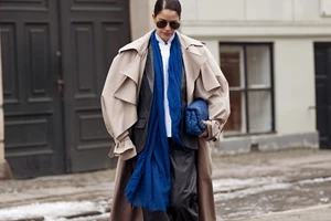 Το μαύρο δερμάτινο τζάκετ είναι το key- piece του μεταβατικού στιλ | 5 stylish συνδυασμοί