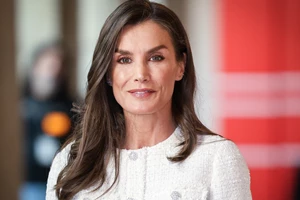 Υγρός Χρυσός | Γιατί να επενδύσετε σε ένα υγρό highlighter και έξι επιλογές που κάνουν τη διαφορά