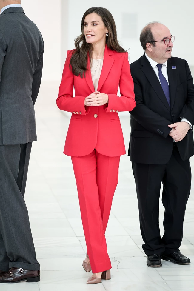 Βασίλισσα Letizia | Ο τολμηρός συνδυασμός που έκανε στα εγκαίνια έκθεσης για τον Picasso