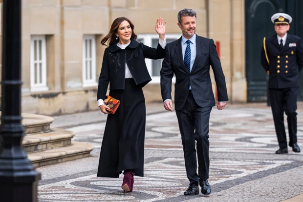 Βασίλισσα Mary της Δανίας | Προκαλεί αναστάτωση με τις εκλεκτικές επιλογές της