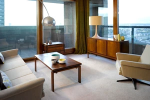 Αυτό το φωτιστικό αντίκα που θεωρούσαμε ξεπερασμένο επιστρέφει το 2026! Μπορεί να φτάσει έως και 600 ευρώ σε υπαίθριες αγορές