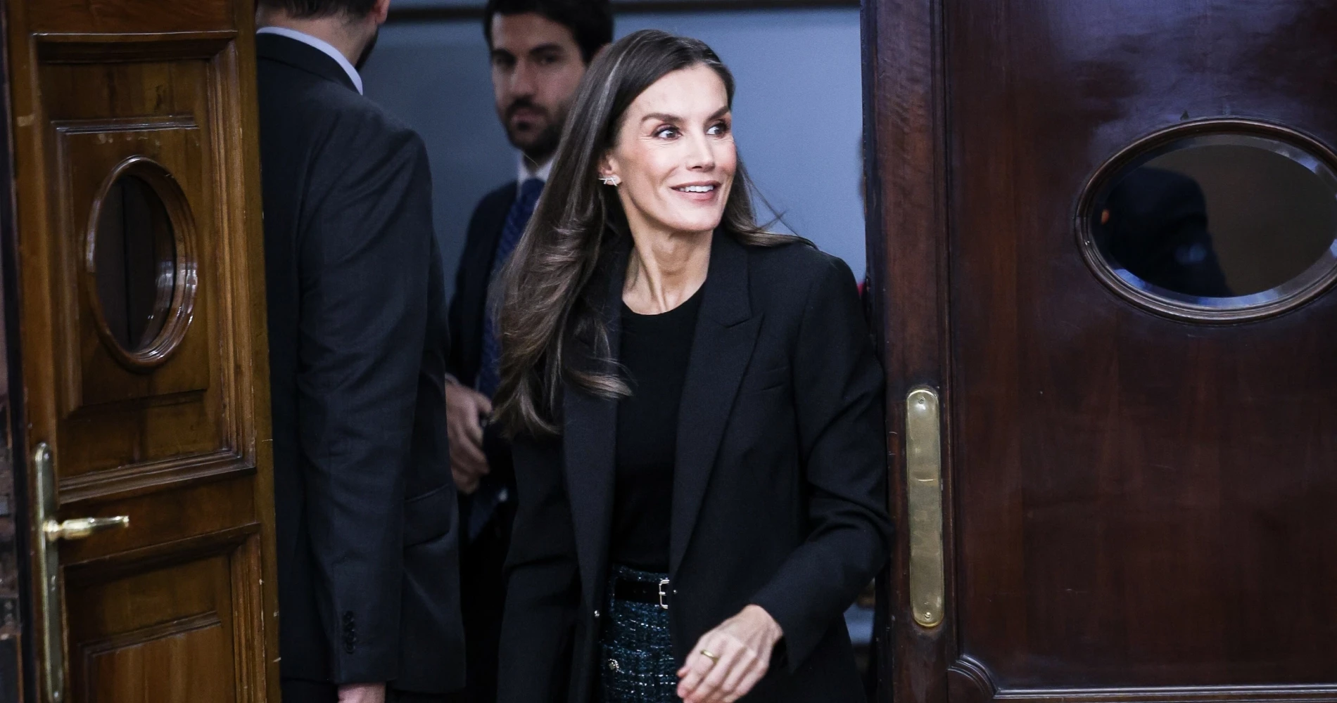 Letizia της Ισπανίας | Φόρεσε το διαχρονικό πουλόβερ που δεν πρέπει να λείπει από τη συλλογή καμίας γυναίκας