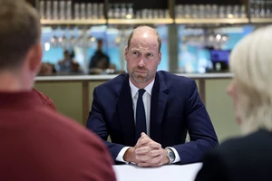 Ο Eugene Levy αποκαλύπτει πώς είναι πραγματικά ο πρίγκιπας William