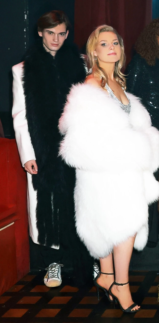 Lady Margarita Armstrong-Jones | H ομοιότητα με τη γιαγιά της, πριγκίπισσα Μαργαρίτα, σε βραδινή της έξοδο