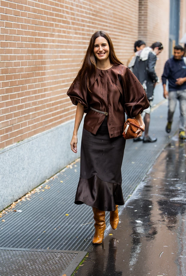 καφέ ρούχα street style